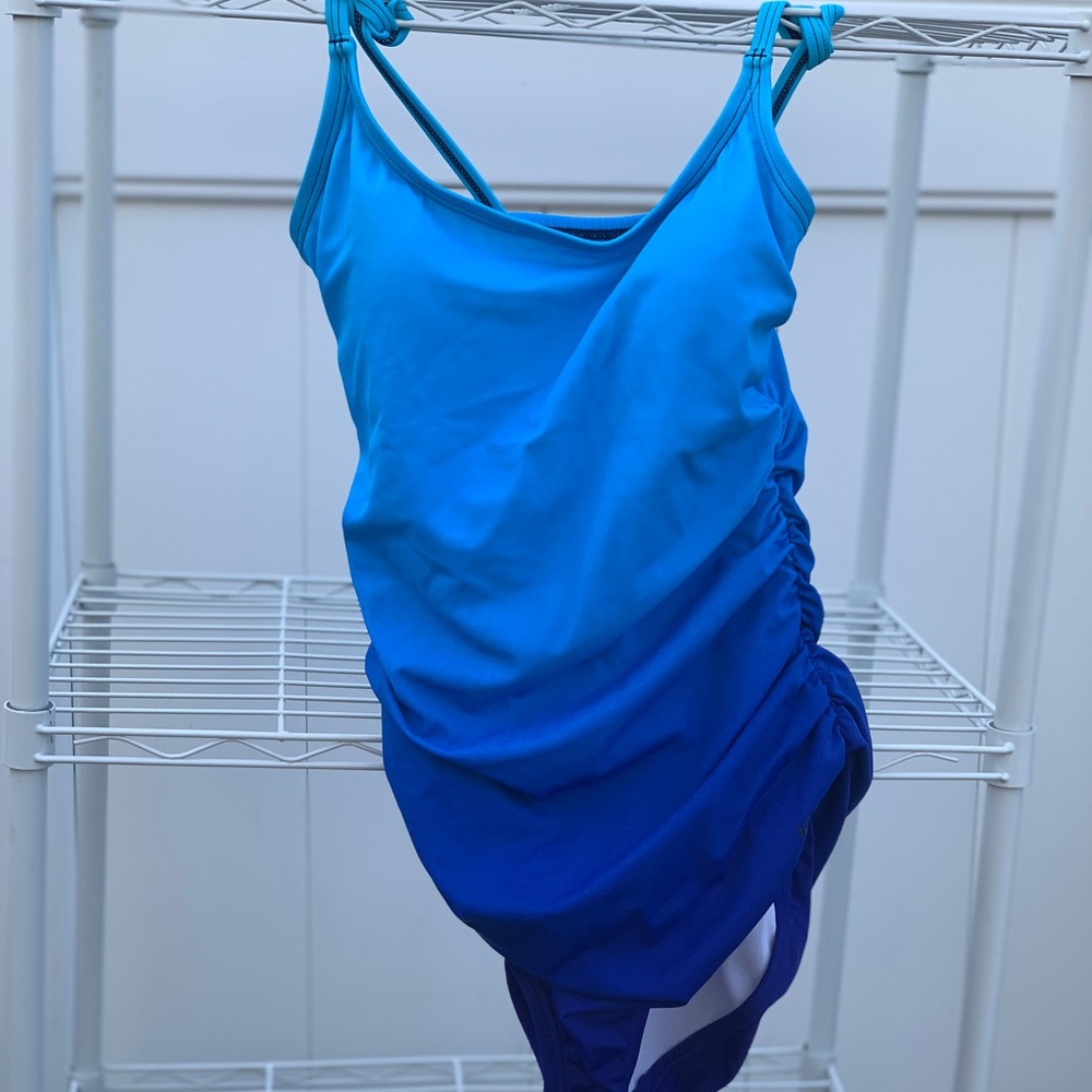 BNWT SPEEDO 1pc BATHINGSUIT.SUPER SEXY HIDES RITE